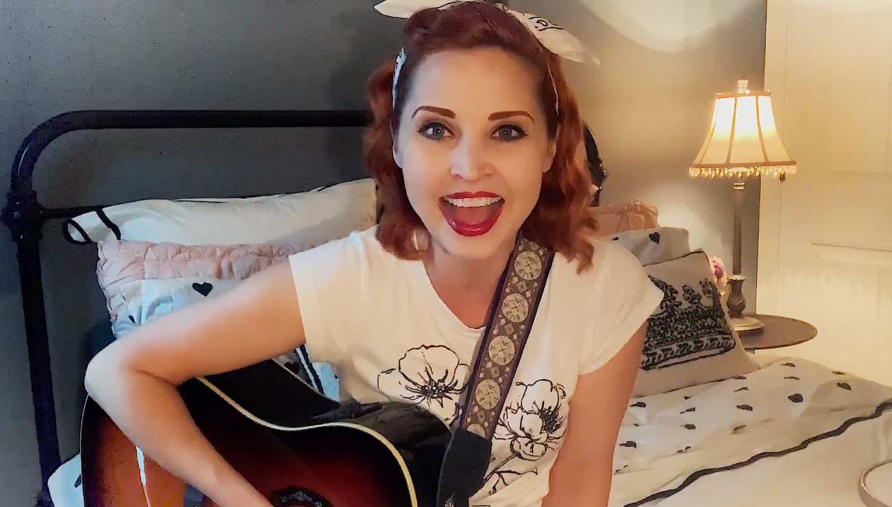 Lauren Jordan - Acoustic Autumn - Dirty Blonde - Music Video Screenshot